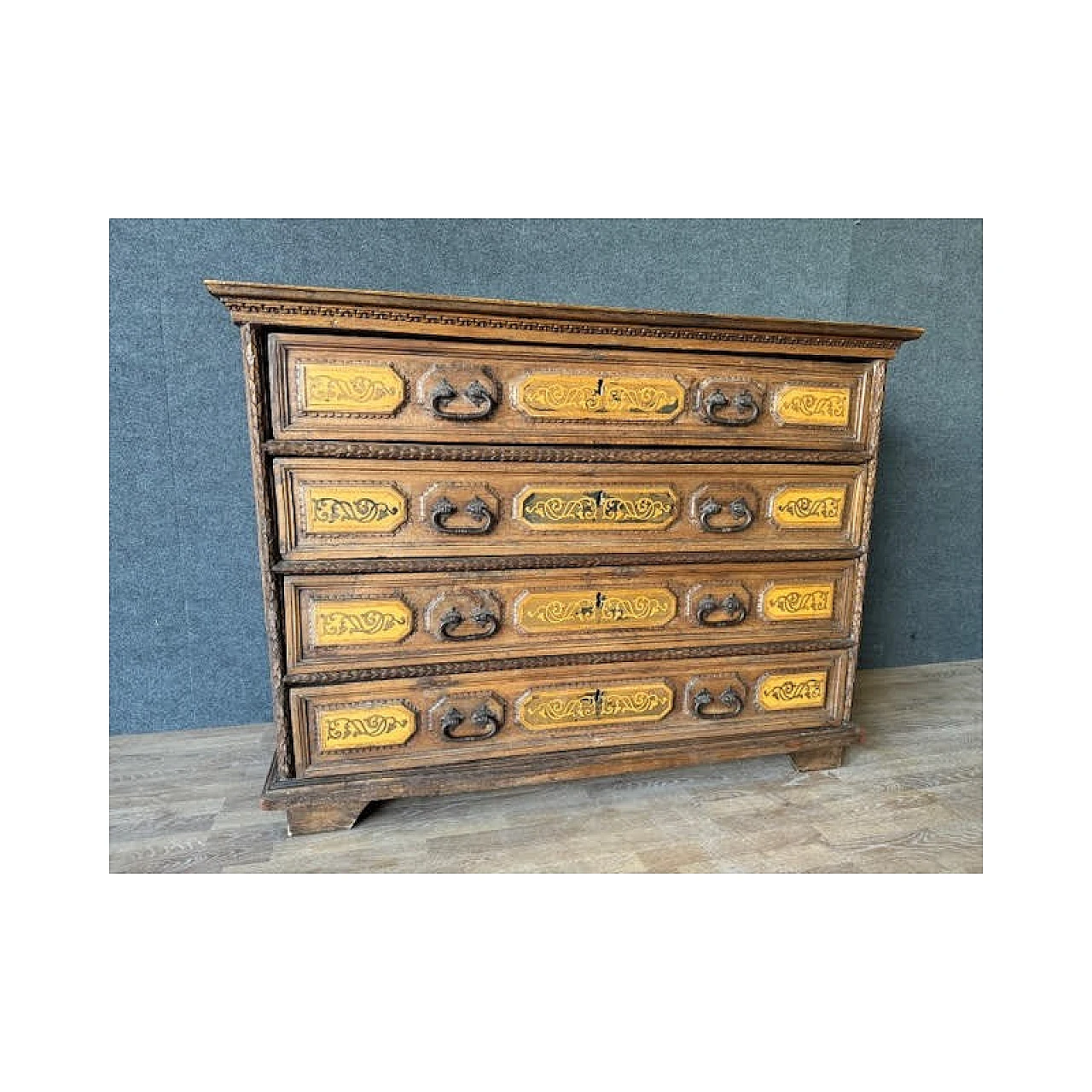 Bergamo walnut commode with inlays, 18th century 3