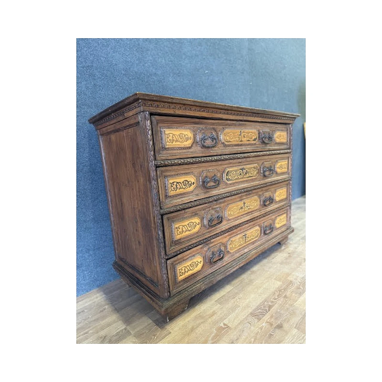 Bergamo walnut commode with inlays, 18th century 4