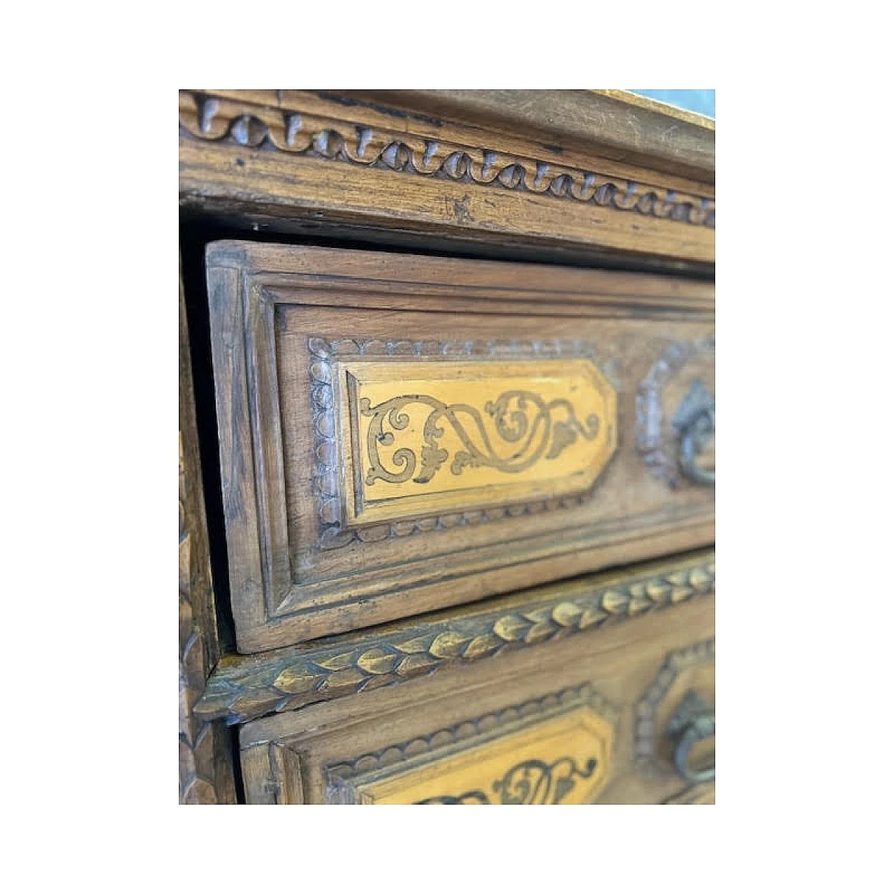 Bergamo walnut commode with inlays, 18th century 5