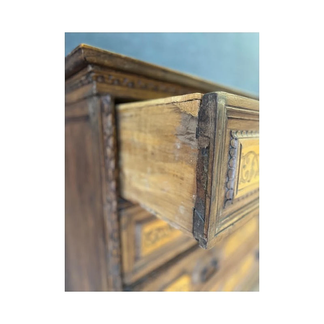 Bergamo walnut commode with inlays, 18th century 10