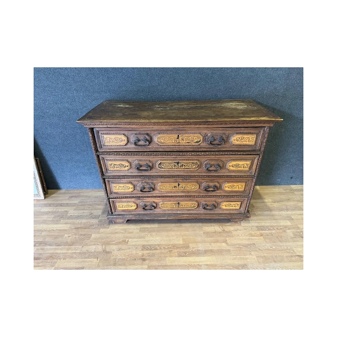 Bergamo walnut commode with inlays, 18th century 11