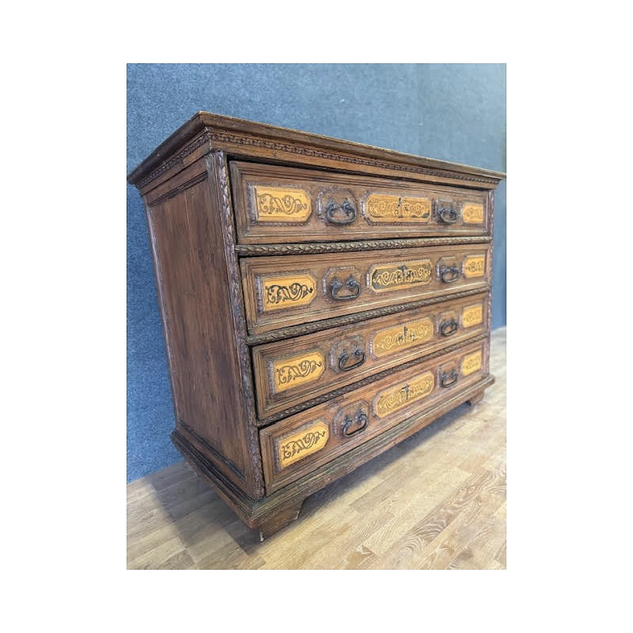 Bergamo walnut commode with inlays, 18th century 12