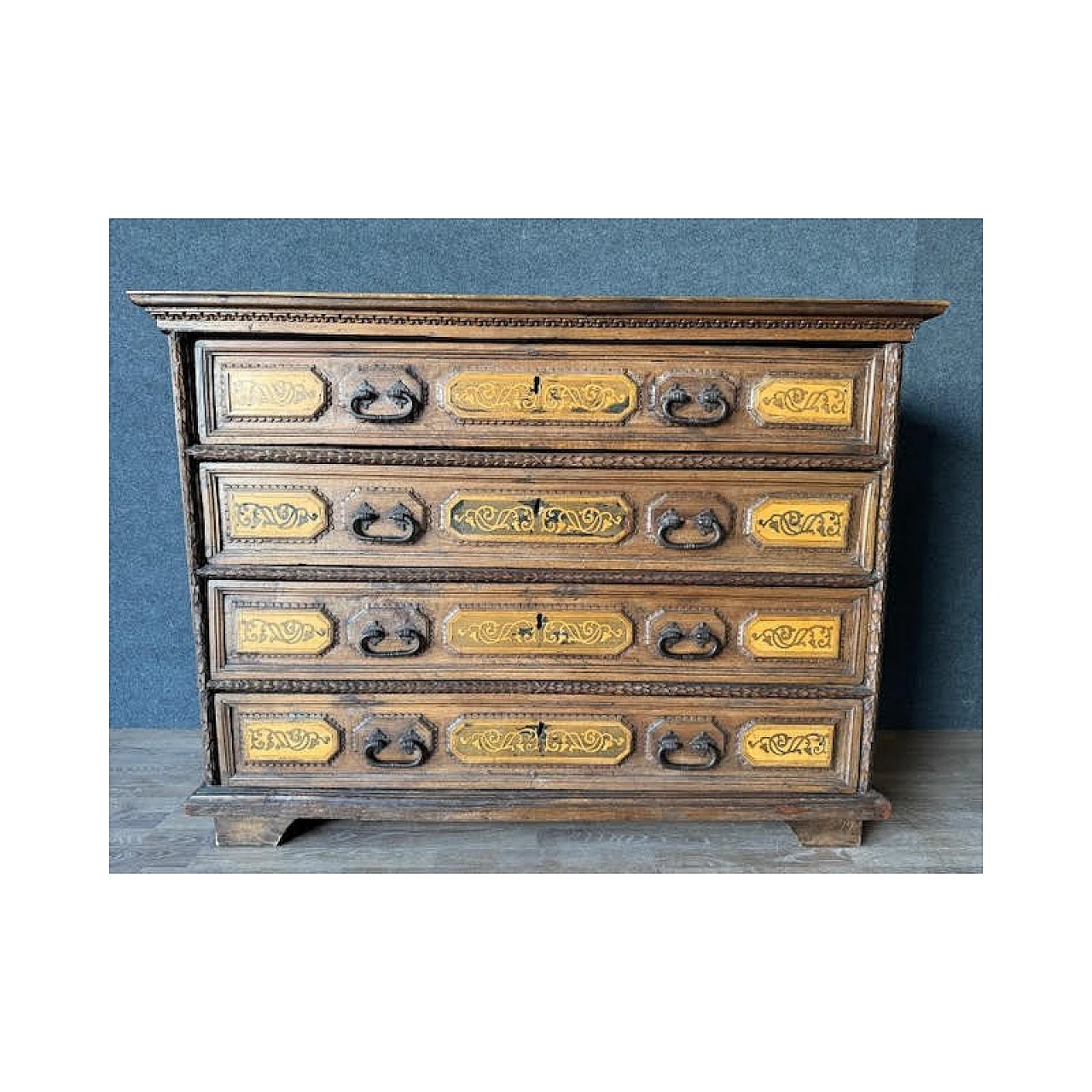 Bergamo walnut commode with inlays, 18th century 13