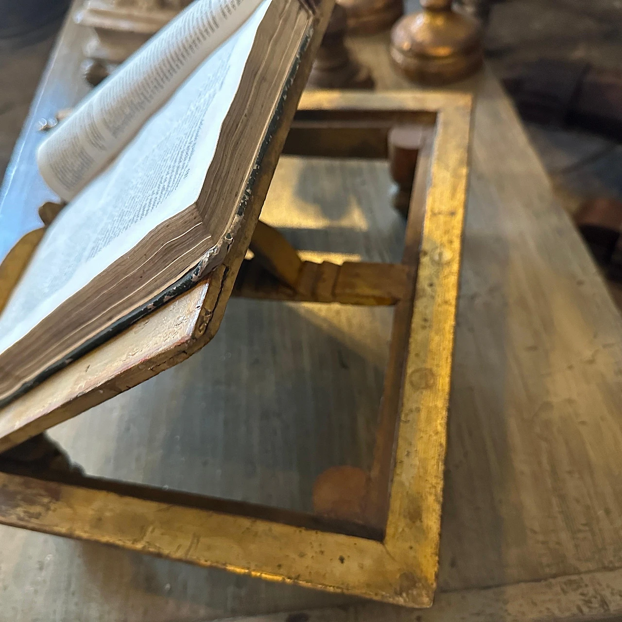 Baroque style book stand in hand-carved gilded wood, 1850s 5