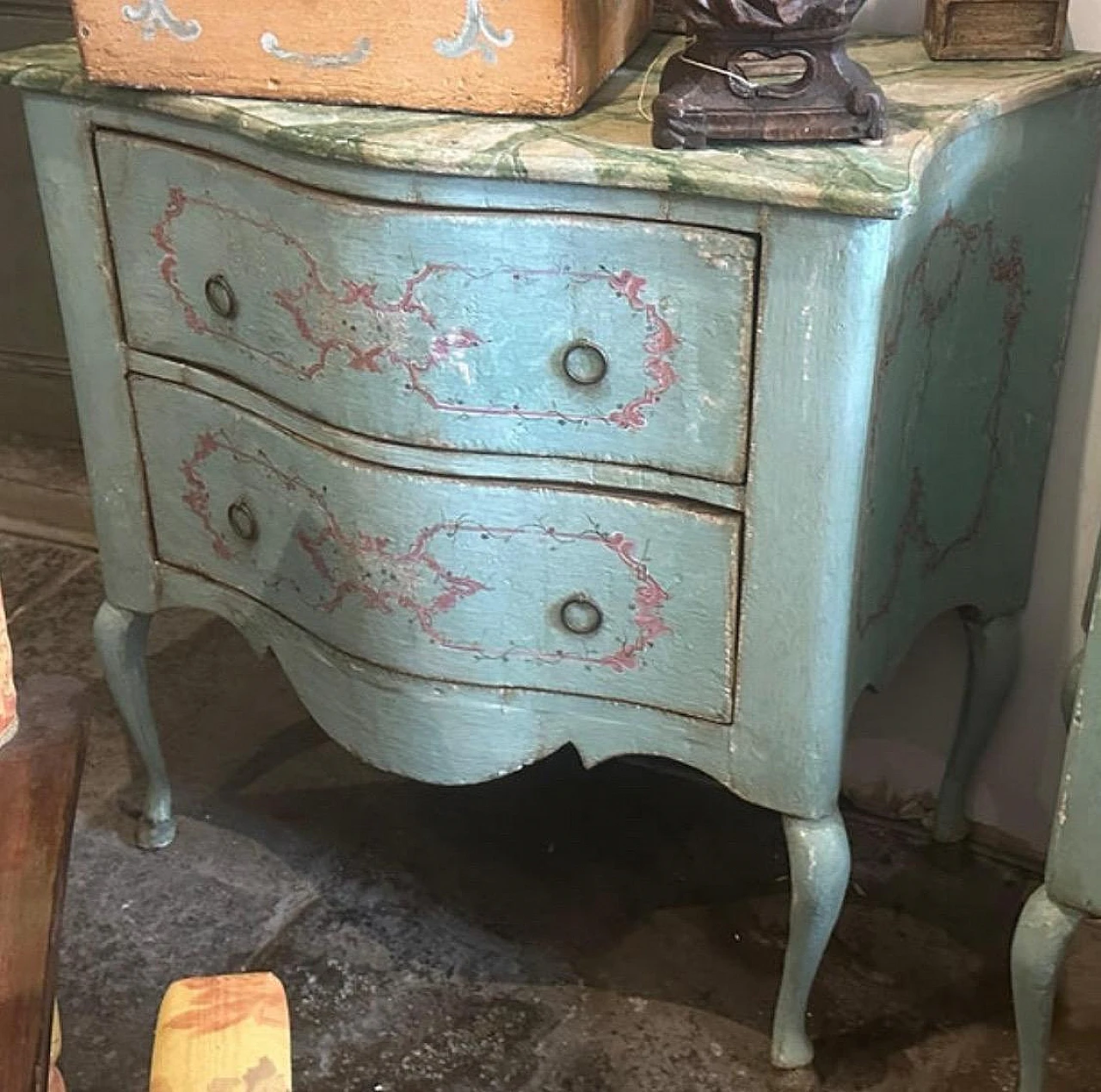 Louis XV style lacquered wood dresser with floral motifs, 19th century 3