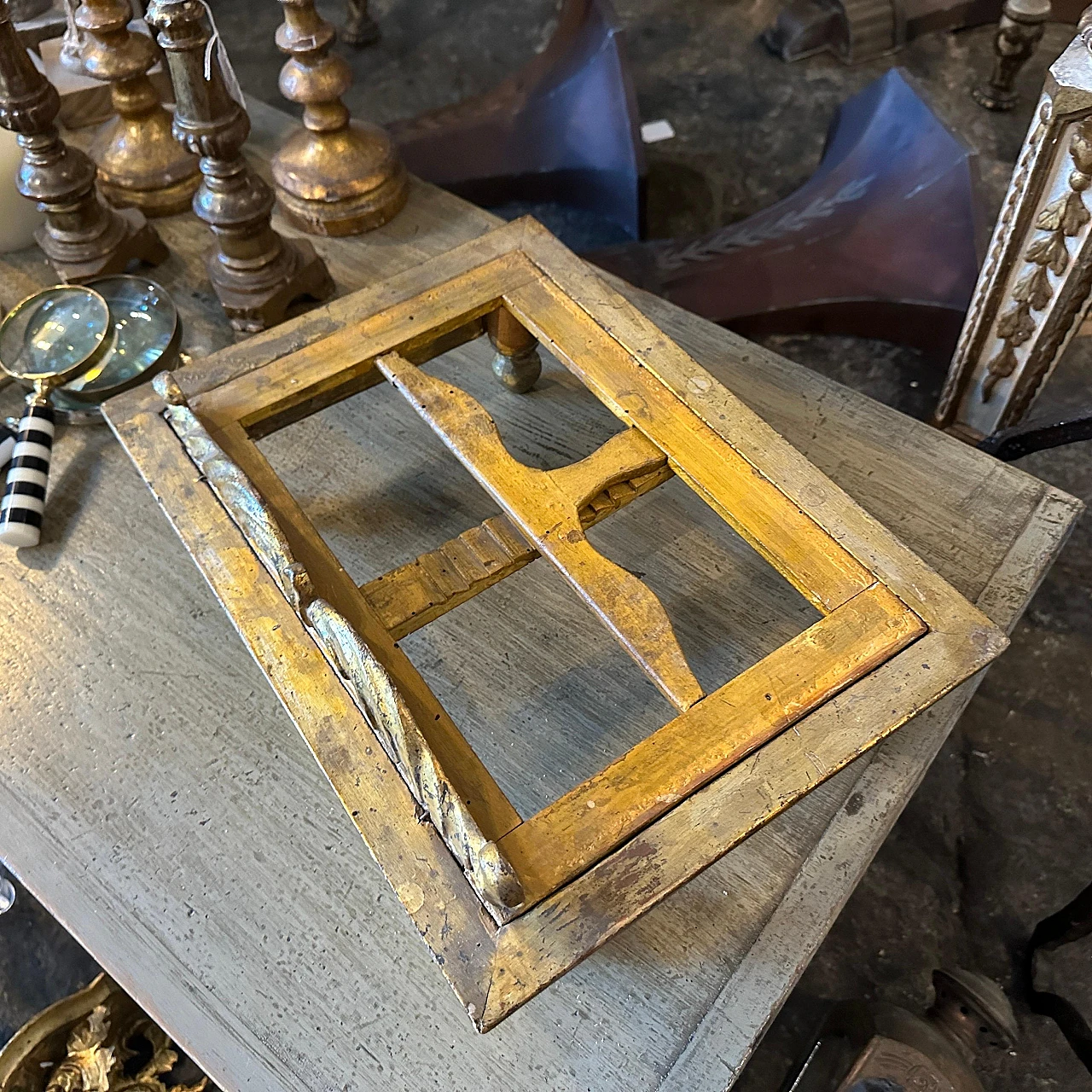 Baroque style book stand in hand-carved gilded wood, 1850s 8