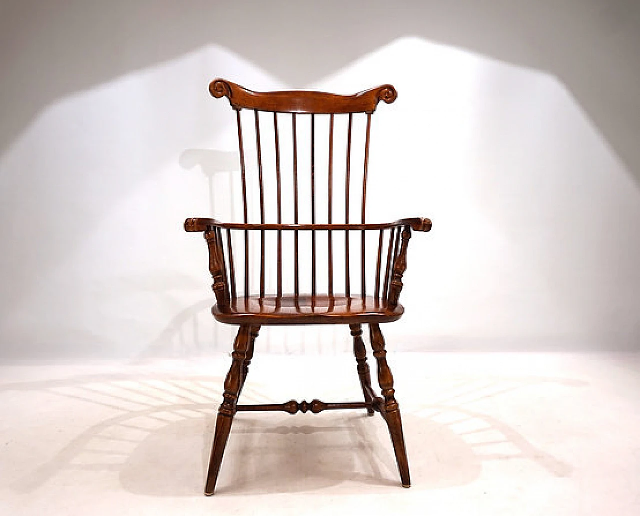 Elm Windsor captain's armchair, late 19th century 3