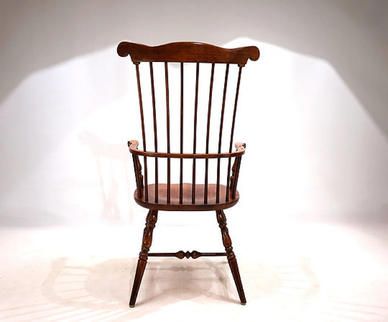 Elm Windsor captain's armchair, late 19th century 8