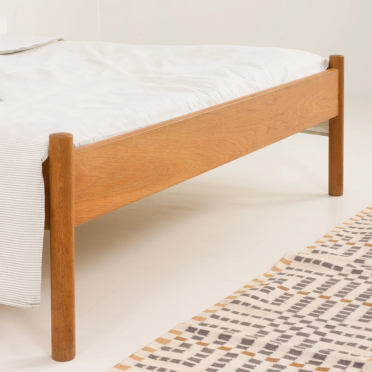 Letto matrimoniale di Hans J. Wegner per Ry Møbler, anni '70 5