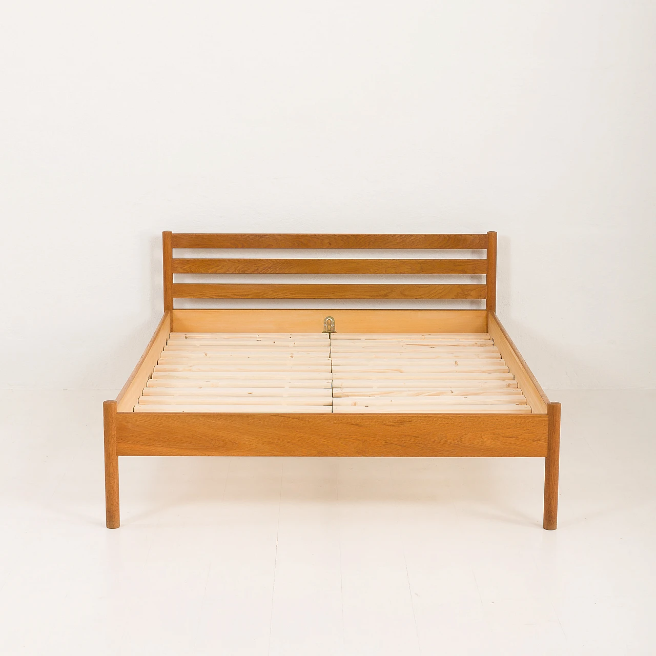 Letto matrimoniale di Hans J. Wegner per Ry Møbler, anni '70 8