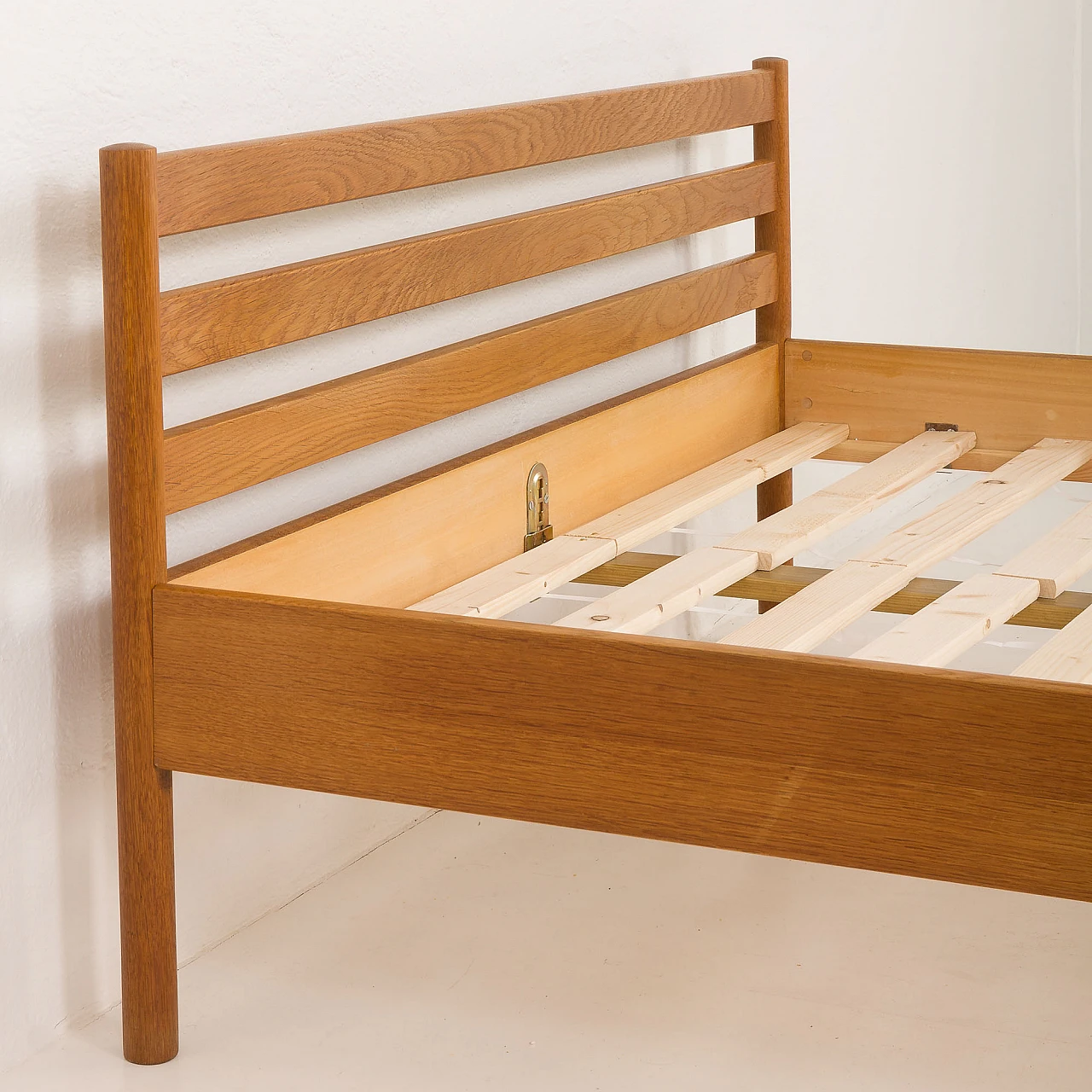 Letto matrimoniale di Hans J. Wegner per Ry Møbler, anni '70 9