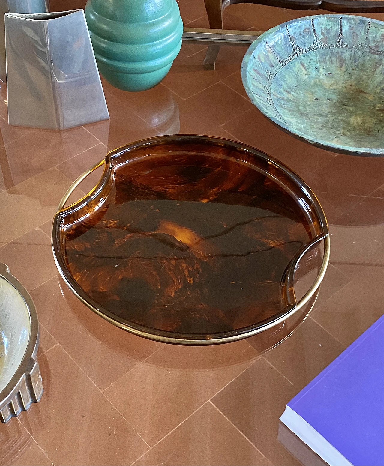 Brass and tortoiseshell lucite tray by Guzzini, 1970s 8