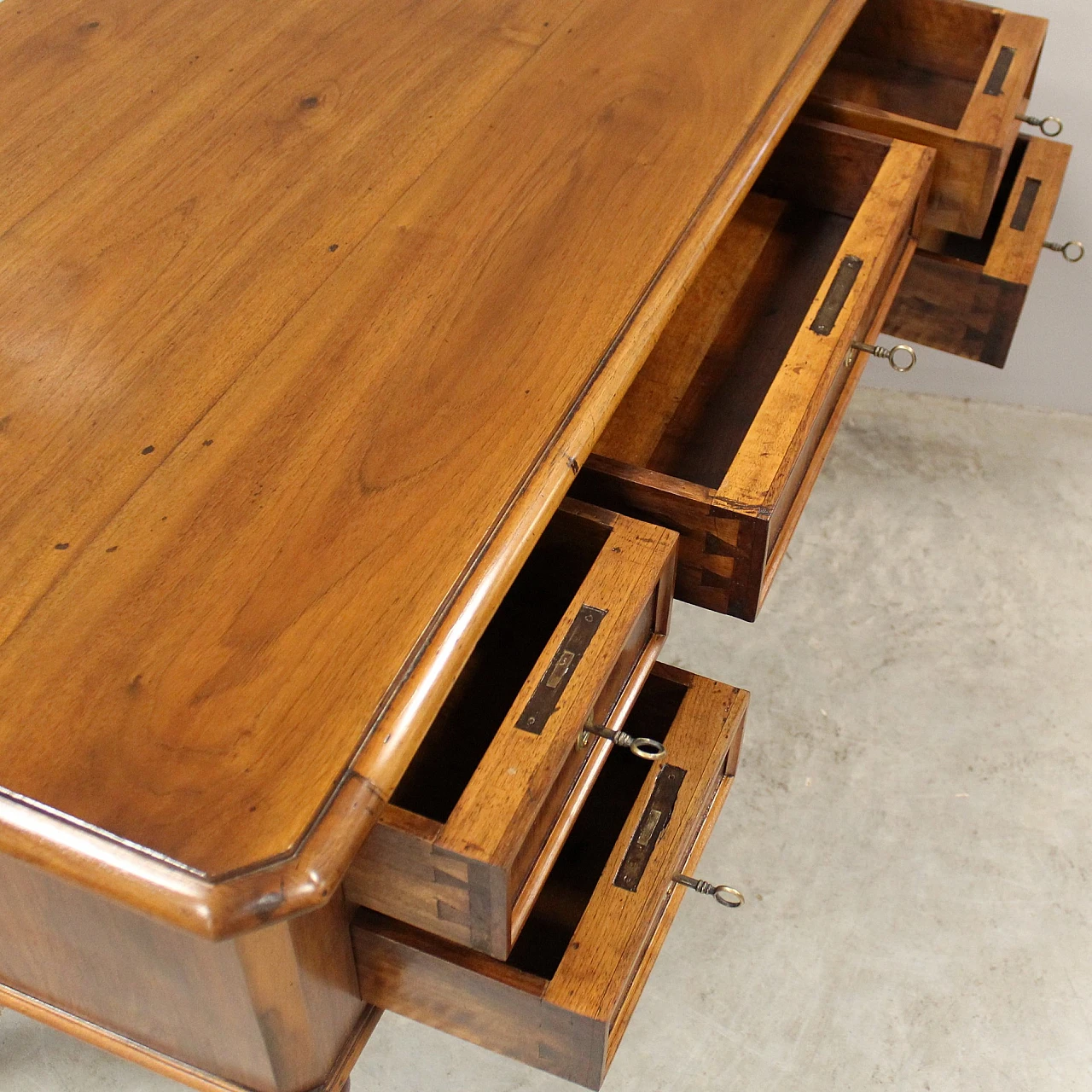 Louis Philippe Lombard solid walnut desk, 19th century 4