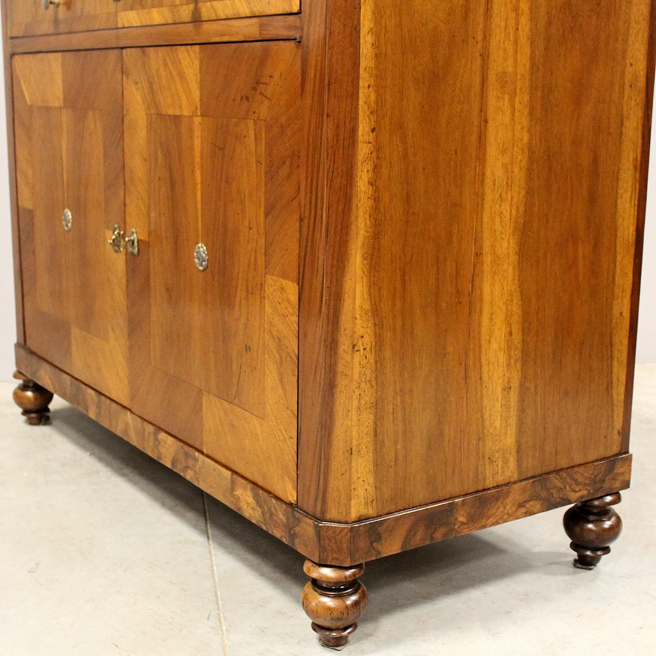 Credenza Luigi Filippo romagnola in noce, seconda metà dell'800 3