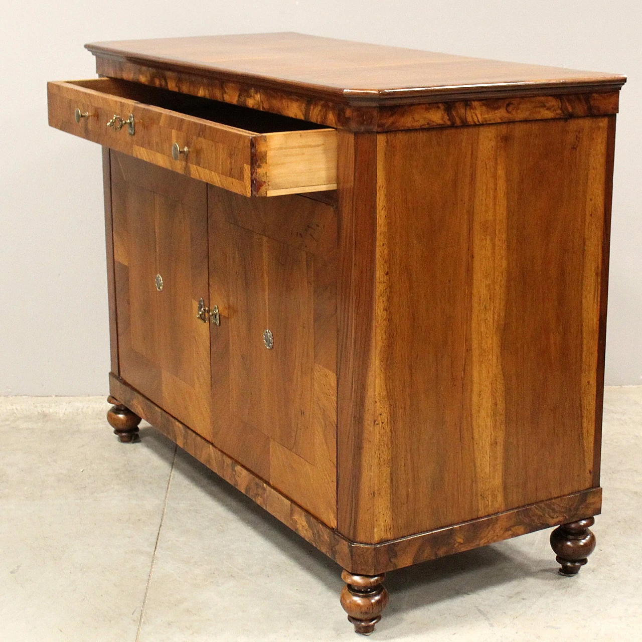 Credenza Luigi Filippo romagnola in noce, seconda metà dell'800 5