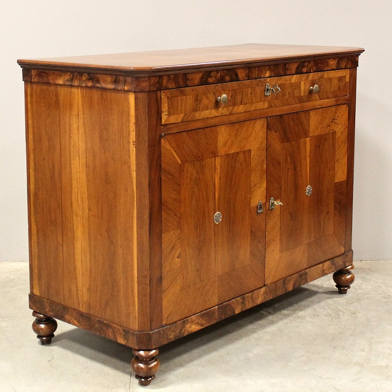 Credenza Luigi Filippo romagnola in noce, seconda metà dell'800 8