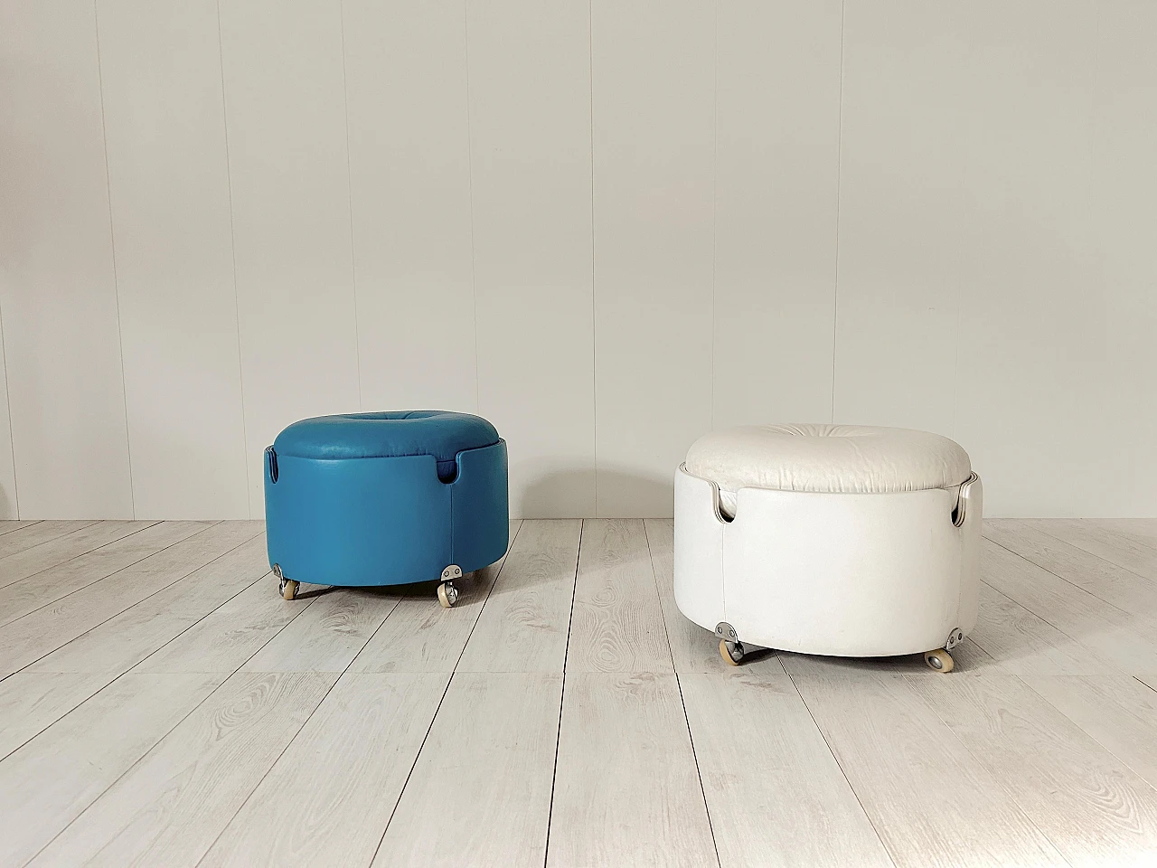 Pair of white & blue poufs by Luigi Massoni for Poltrona Frau, 1970s 2