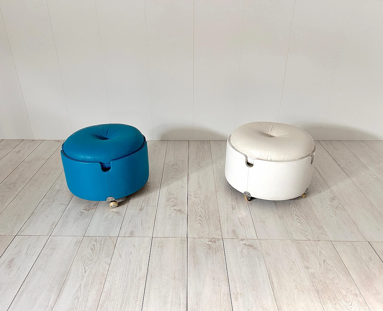 Pair of white & blue poufs by Luigi Massoni for Poltrona Frau, 1970s 7