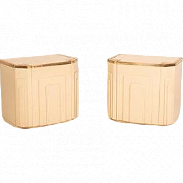Coppia di comodini in legno laccato avorio e ottone, anni '70