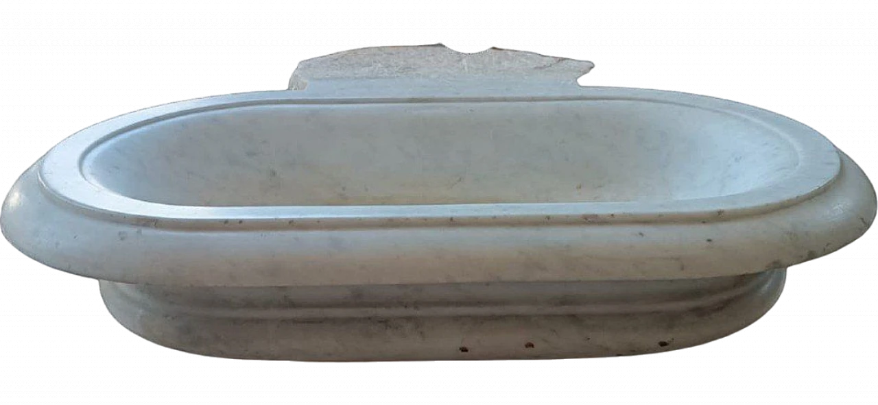 Tuscan Carrara marble stoup, 18th century 2