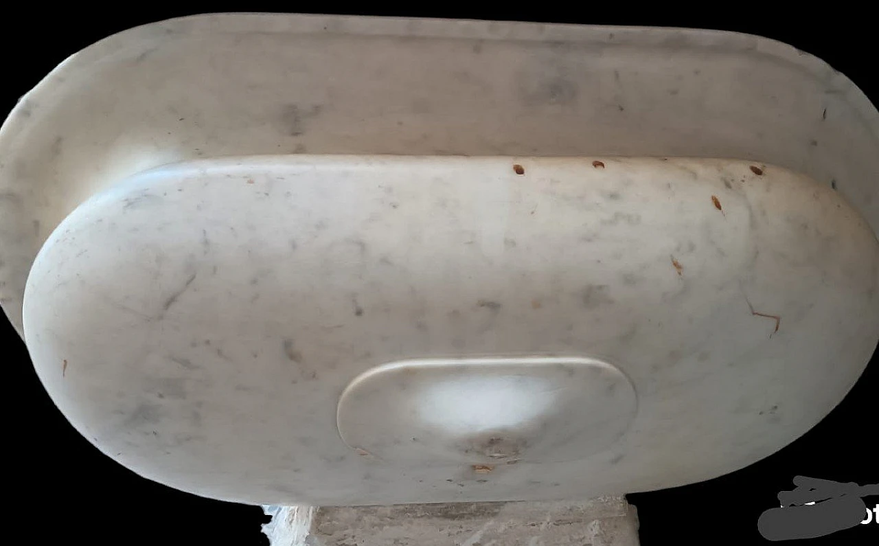 Tuscan Carrara marble stoup, 18th century 6