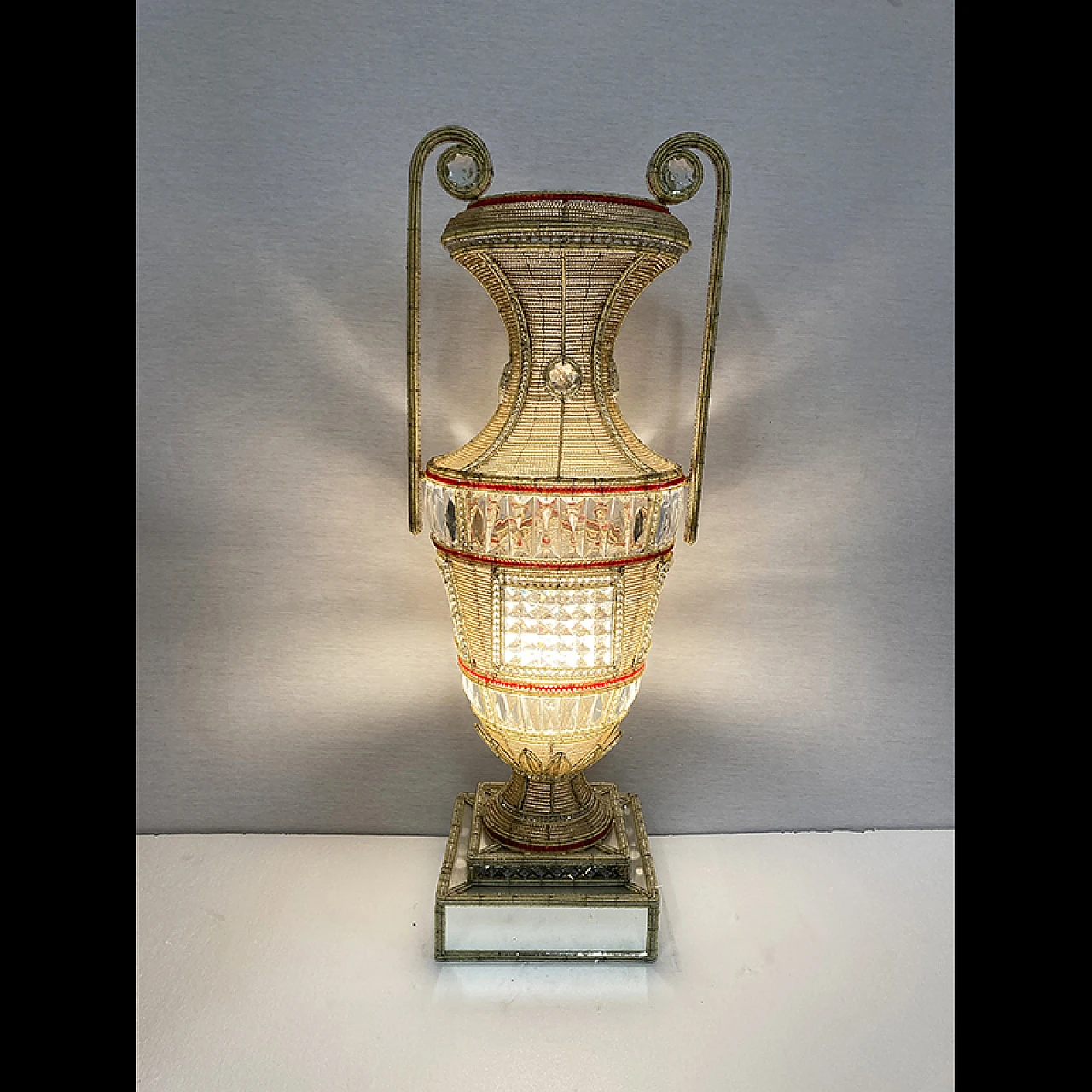 Pair of vase-shaped lamps in cut and pearl glass, 1980s 5