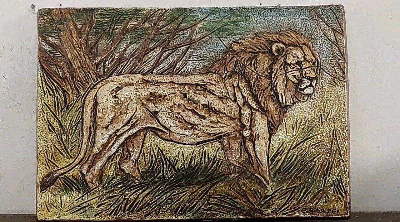 Danilo Cartei, lion, glazed terracotta bas-relief, 1980s 1