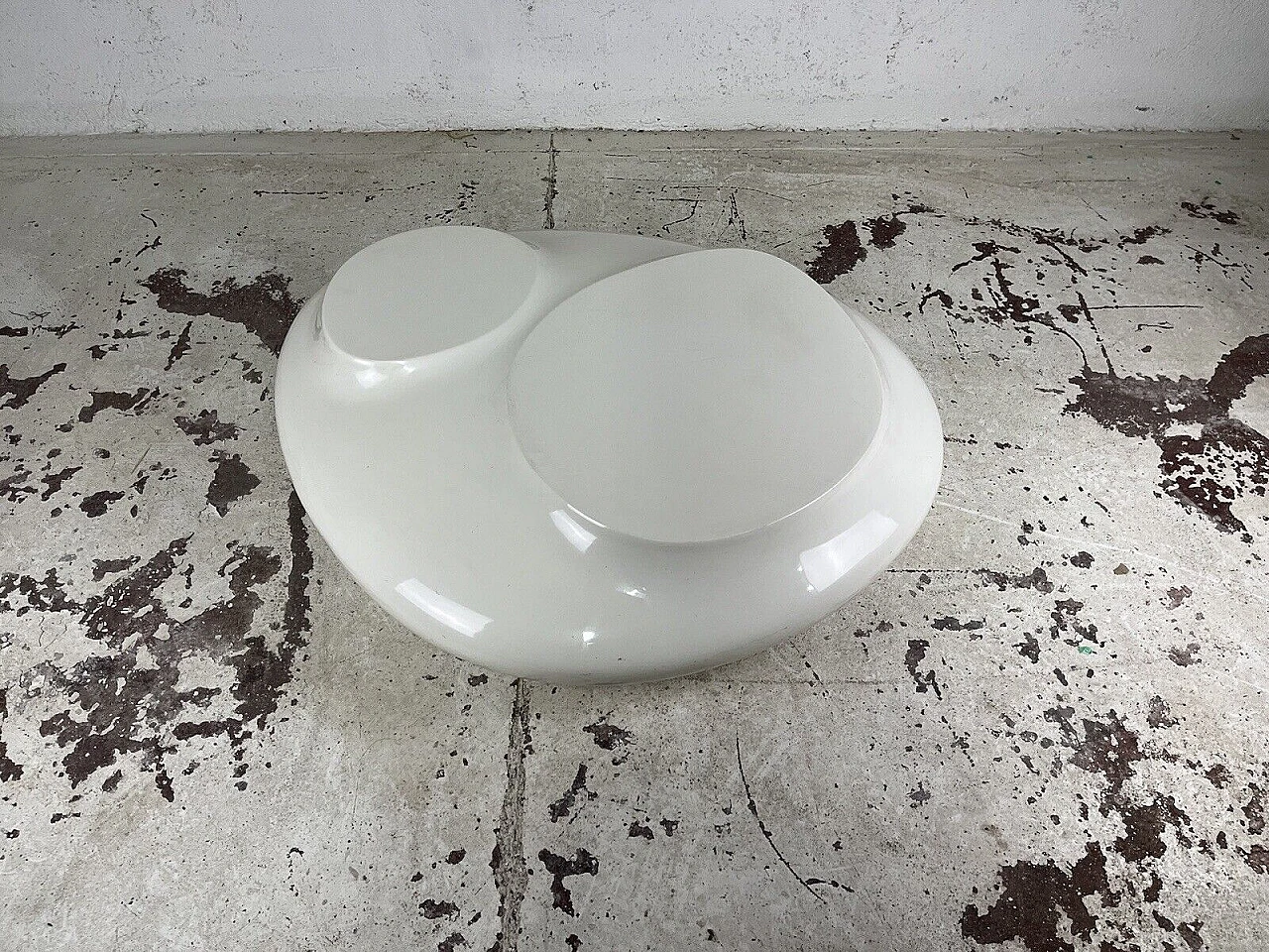 White fiberglass coffee table by Roche Bobois, 1970s 3