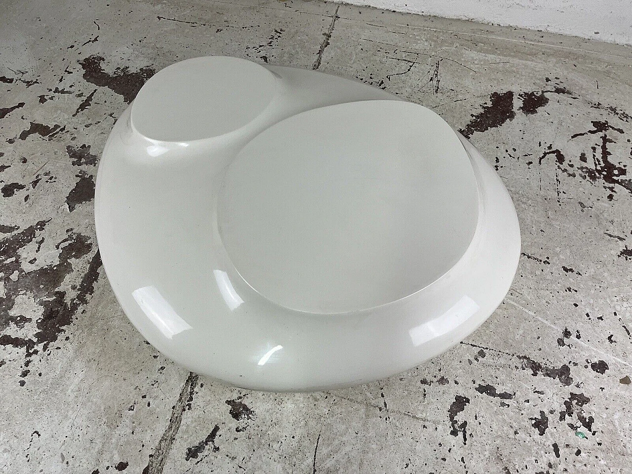 White fiberglass coffee table by Roche Bobois, 1970s 6