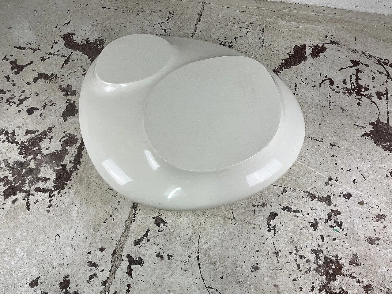 White fiberglass coffee table by Roche Bobois, 1970s 7