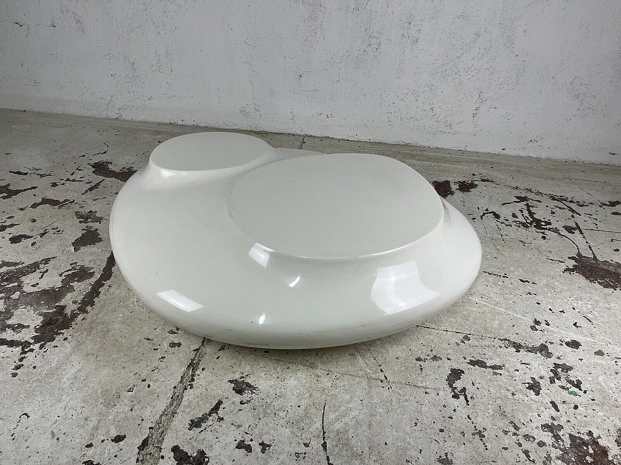 White fiberglass coffee table by Roche Bobois, 1970s 9