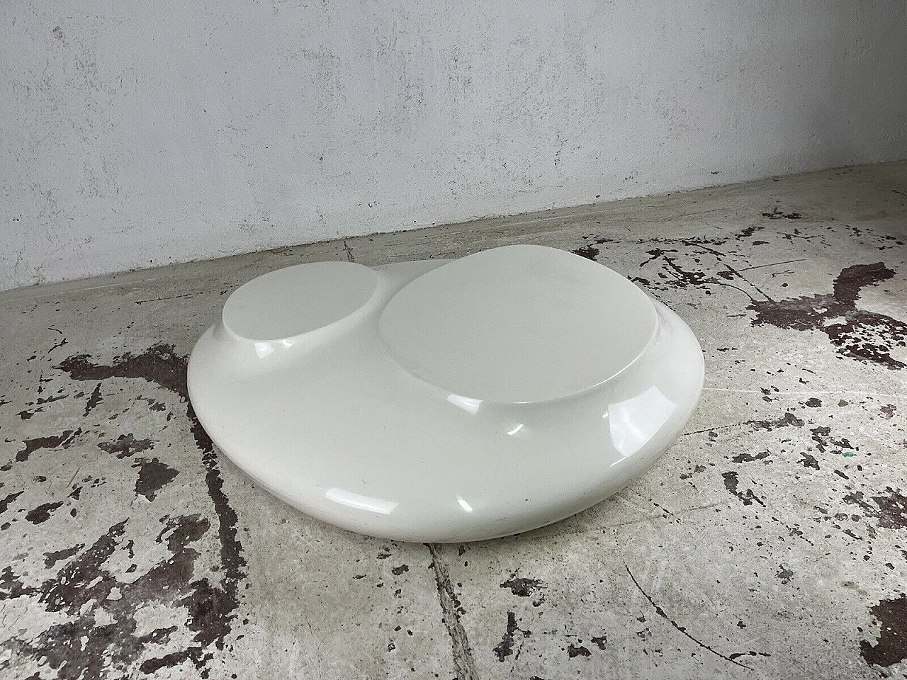 White fiberglass coffee table by Roche Bobois, 1970s 10