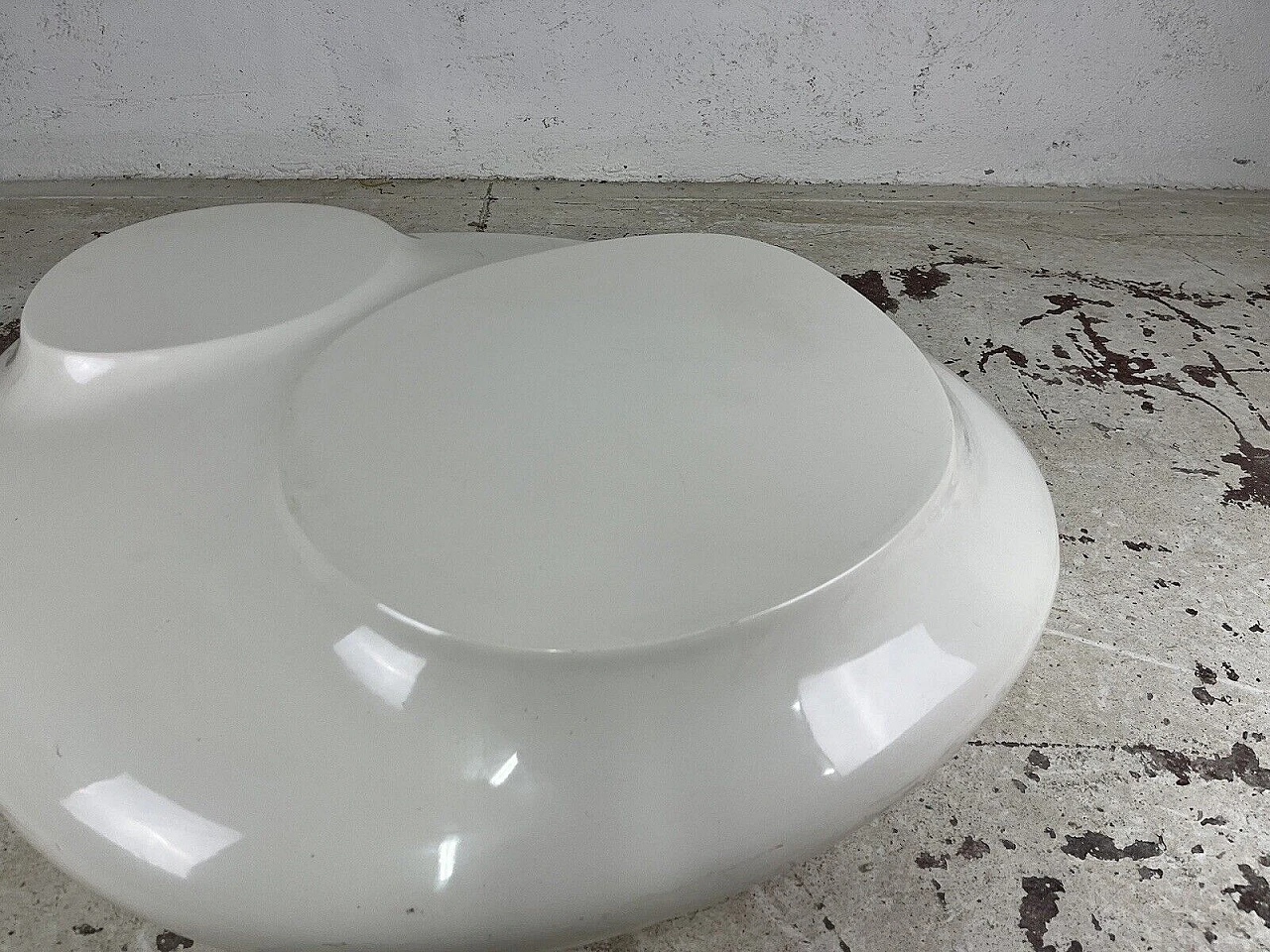 White fiberglass coffee table by Roche Bobois, 1970s 11