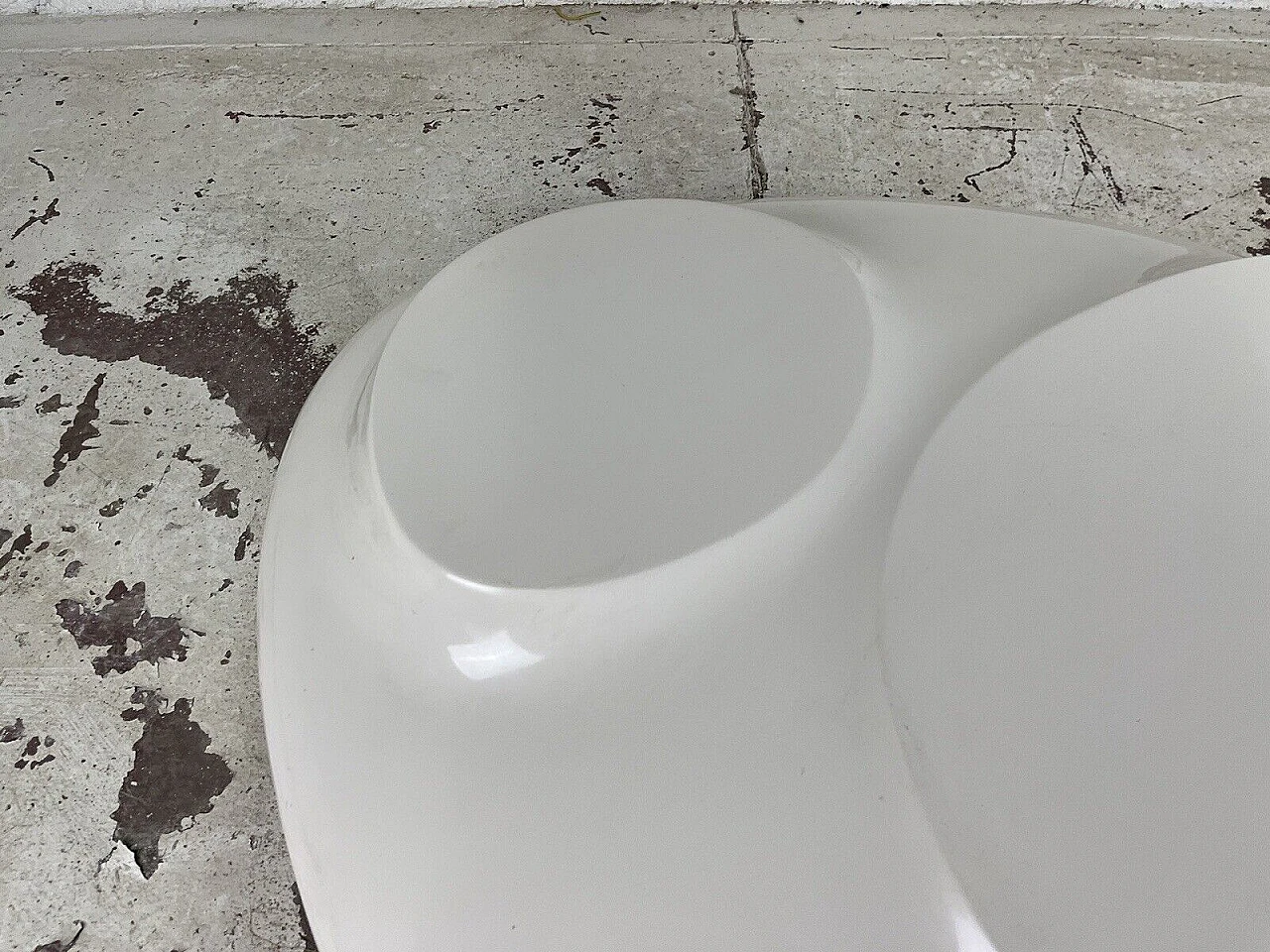 White fiberglass coffee table by Roche Bobois, 1970s 13