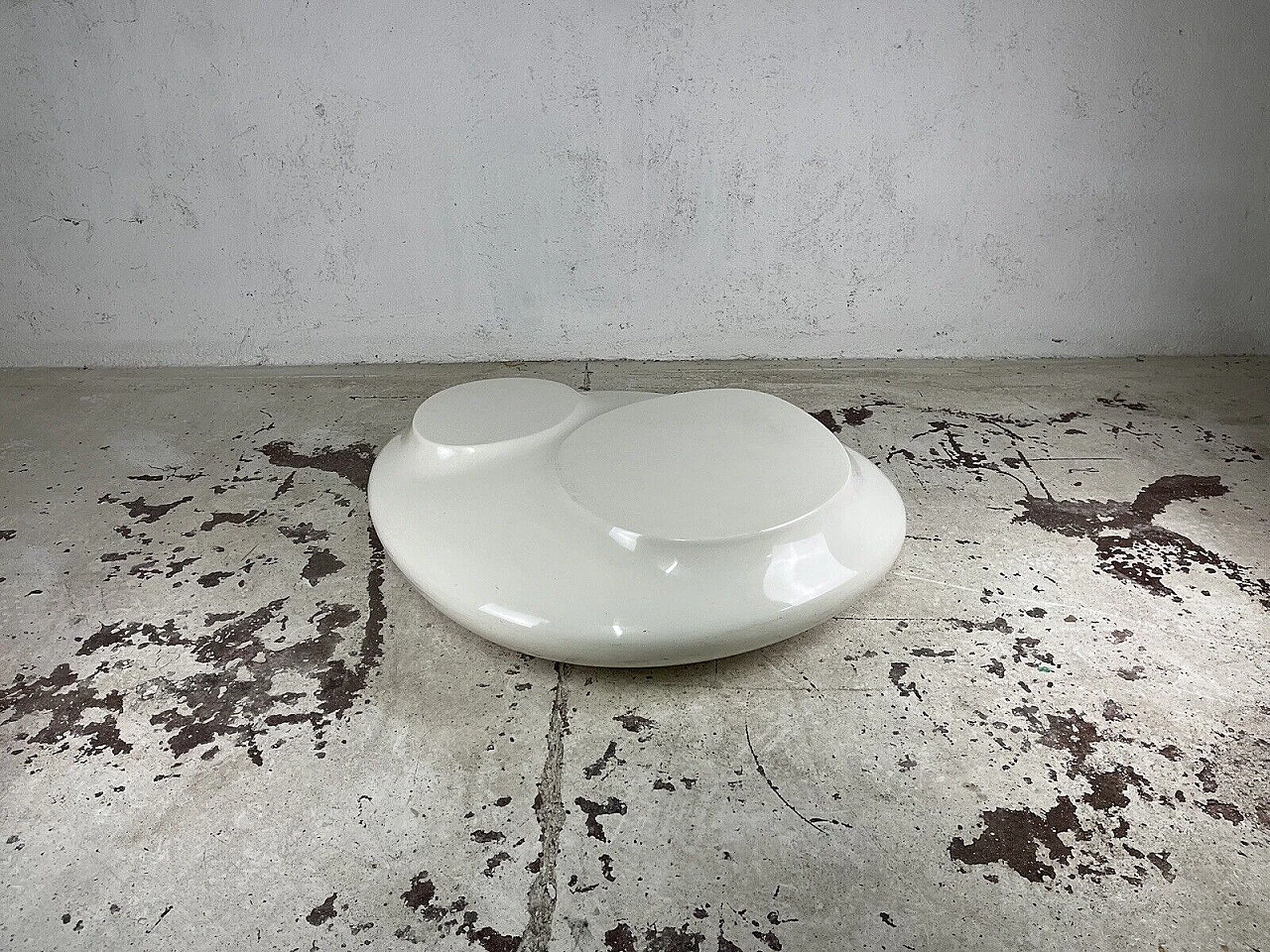 White fiberglass coffee table by Roche Bobois, 1970s 16