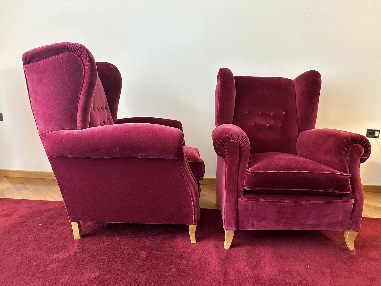 Pair of Chesterfield velvet armchairs, 18th century 2