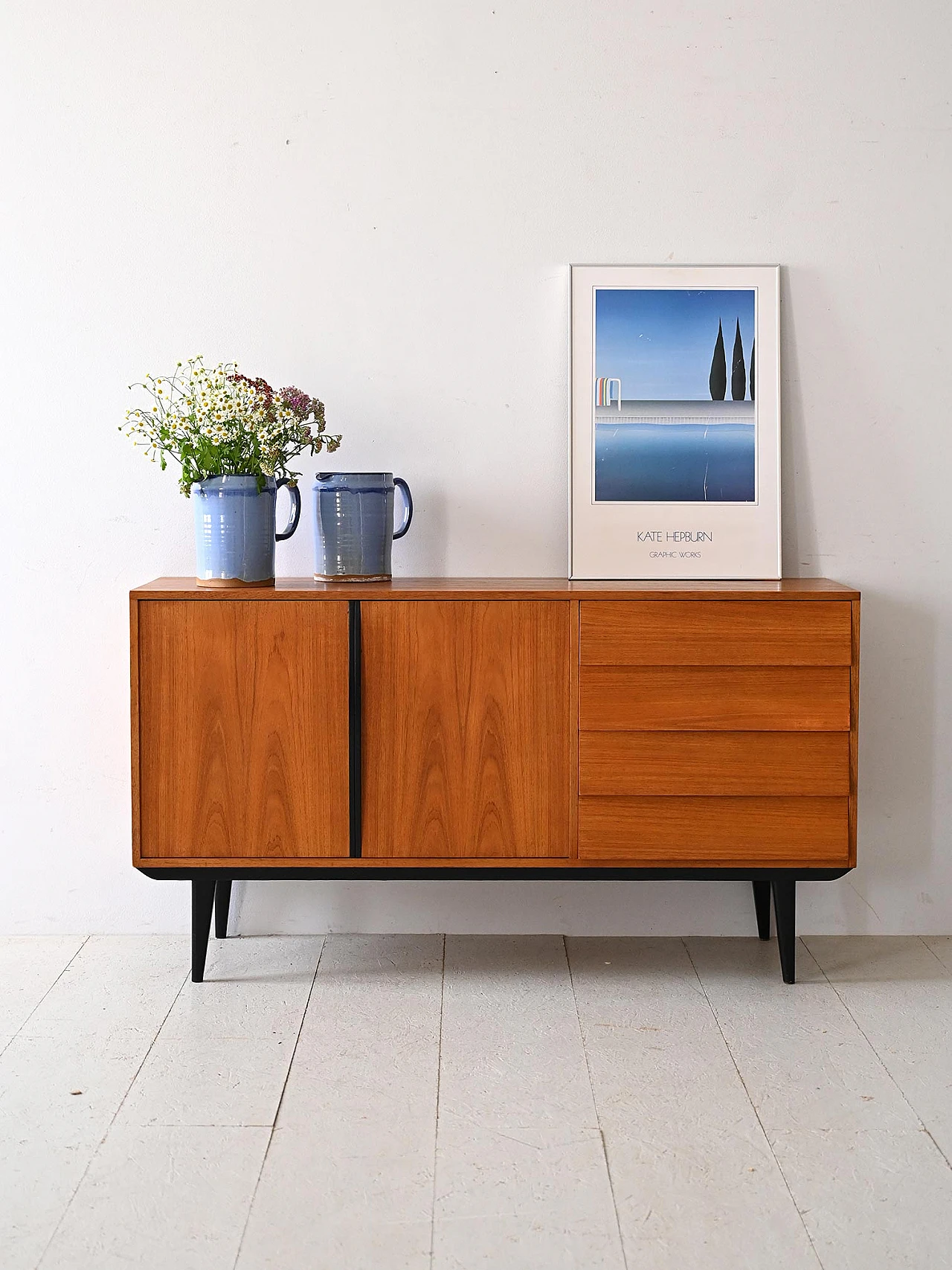 Credenza scandinava in teak con dettagli neri, anni '60 1