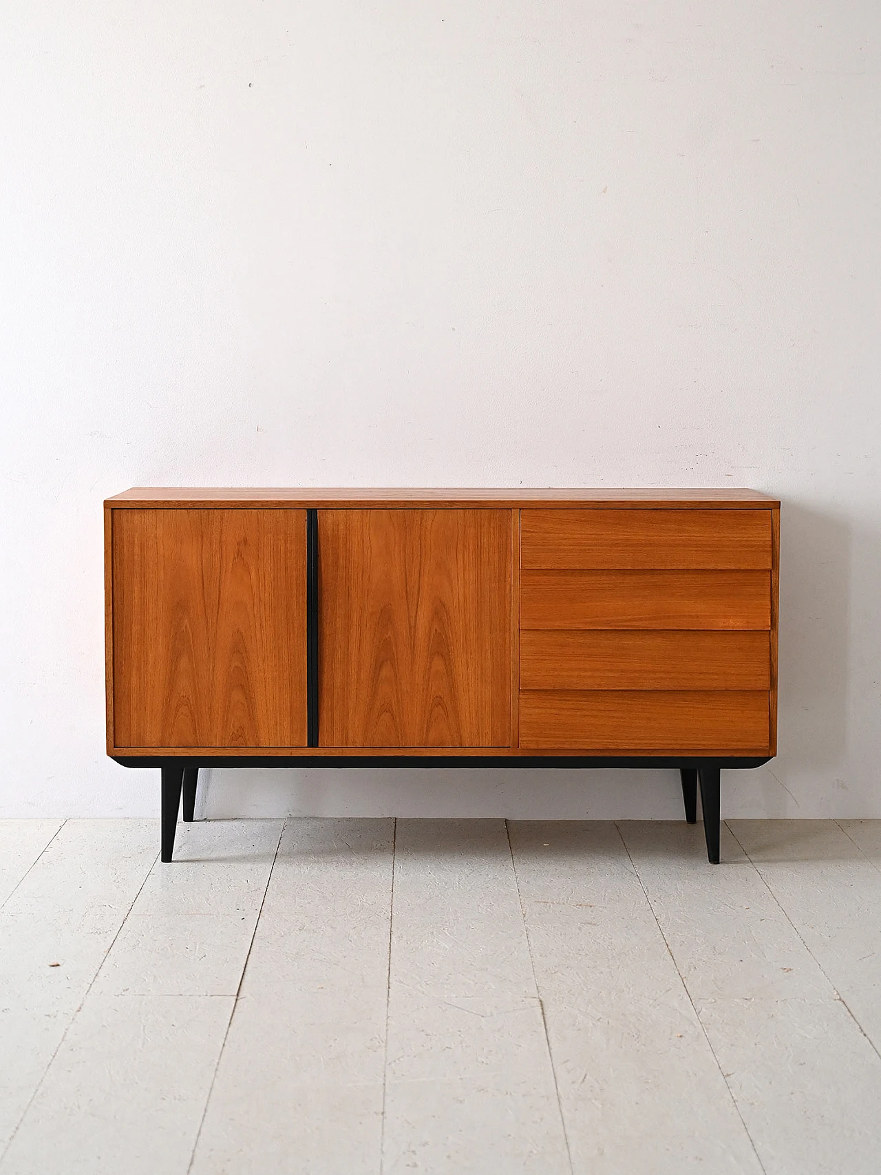 Credenza scandinava in teak con dettagli neri, anni '60 2