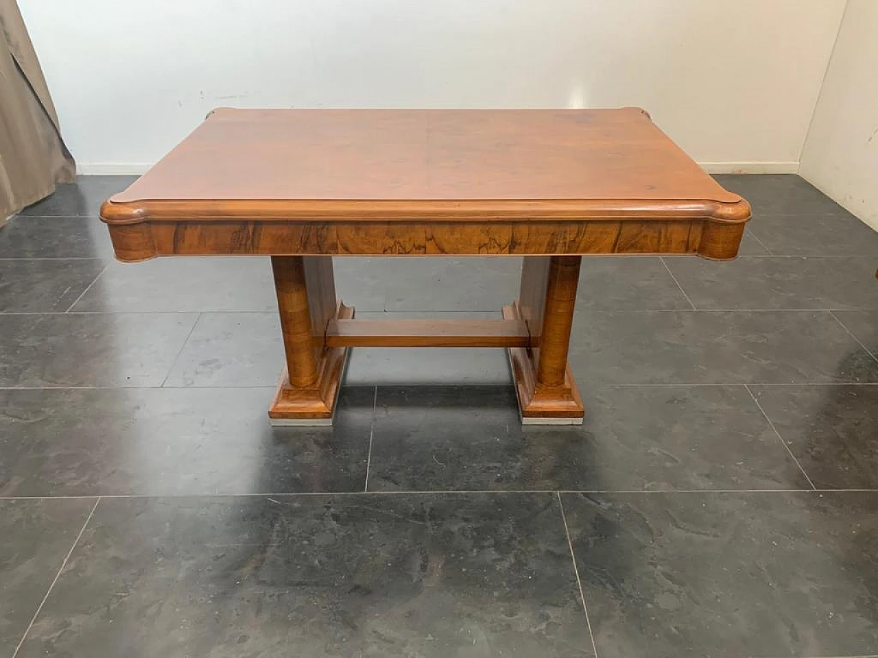 4 Chairs and table in walnut and walnut feather, 1940s 2