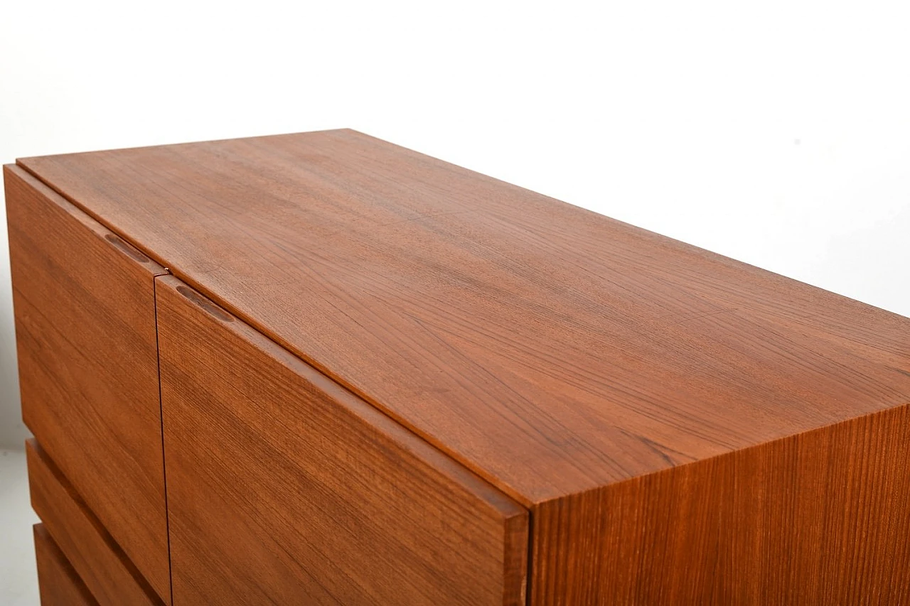 Credenza in teak con ante di I. Kofod-Larsen per Faarup, anni '60 5