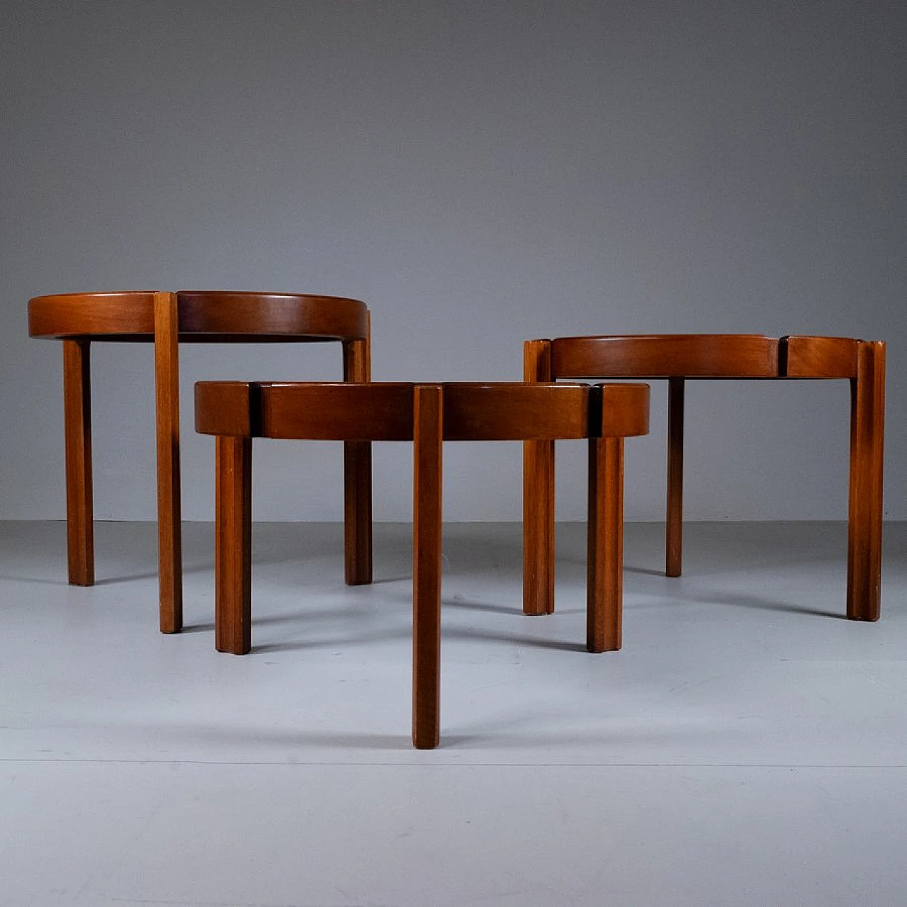 3 Interlocking wooden coffee tables, 1950s 10