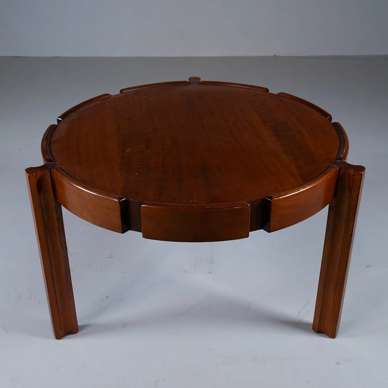 3 Interlocking wooden coffee tables, 1950s 14