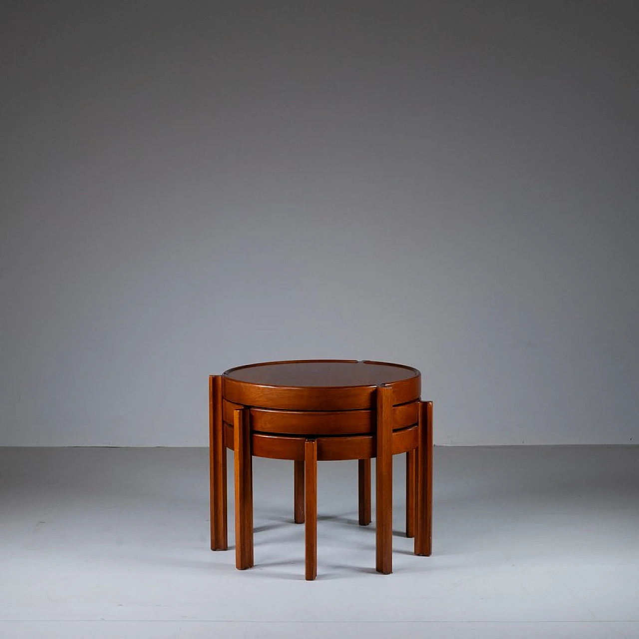 3 Interlocking wooden coffee tables, 1950s 16