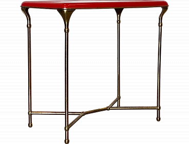 Tavolino in ottone con piano laccato rosso, anni '50
