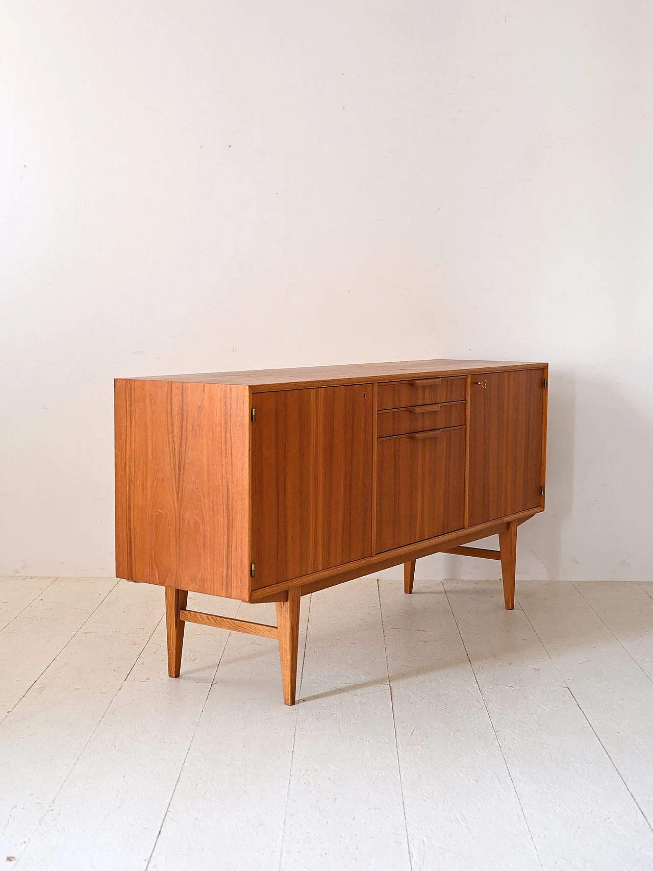 Credenza in teak e rovere con cassetti centrali e 2 ante, anni '60 4