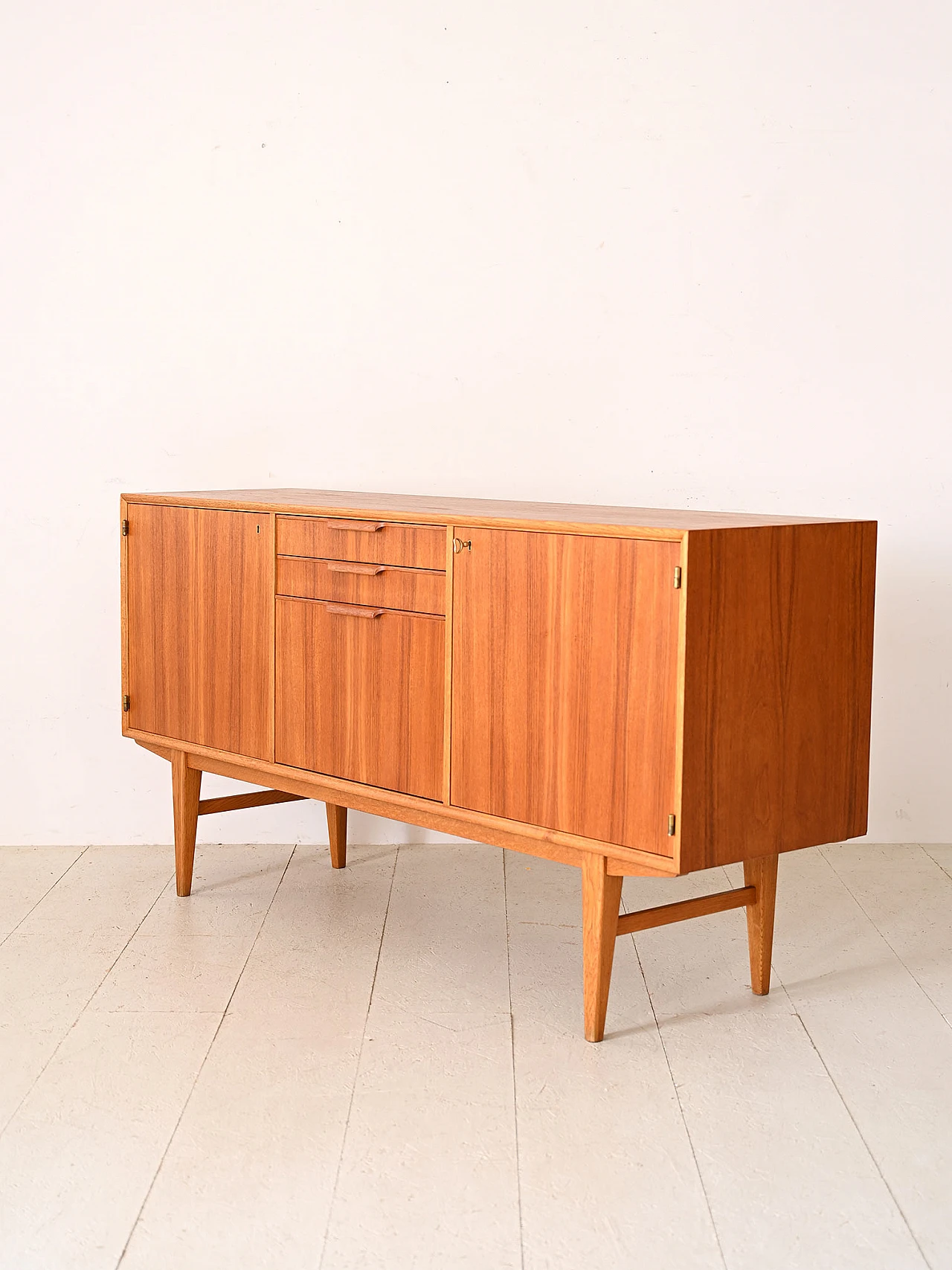 Credenza in teak e rovere con cassetti centrali e 2 ante, anni '60 5