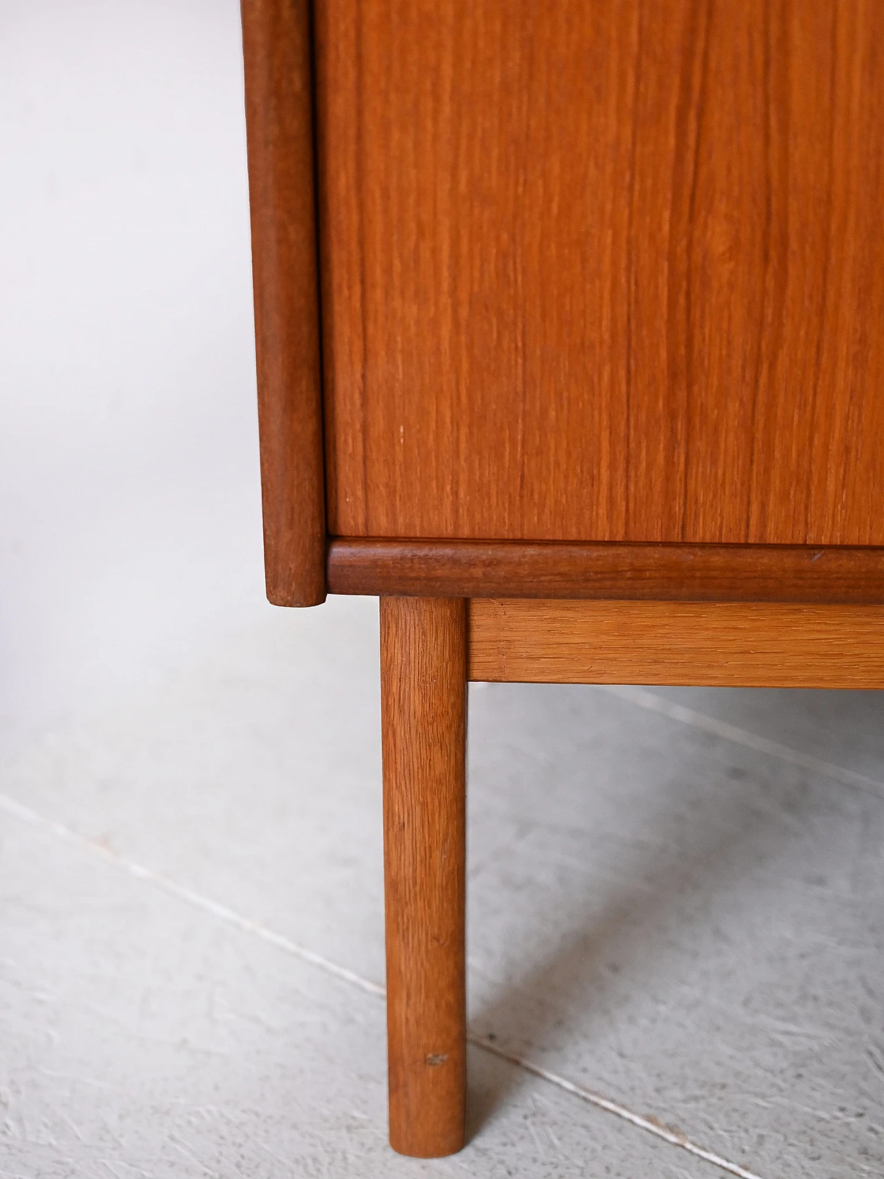 Libreria in teak con credenza ad ante, anni '60 7