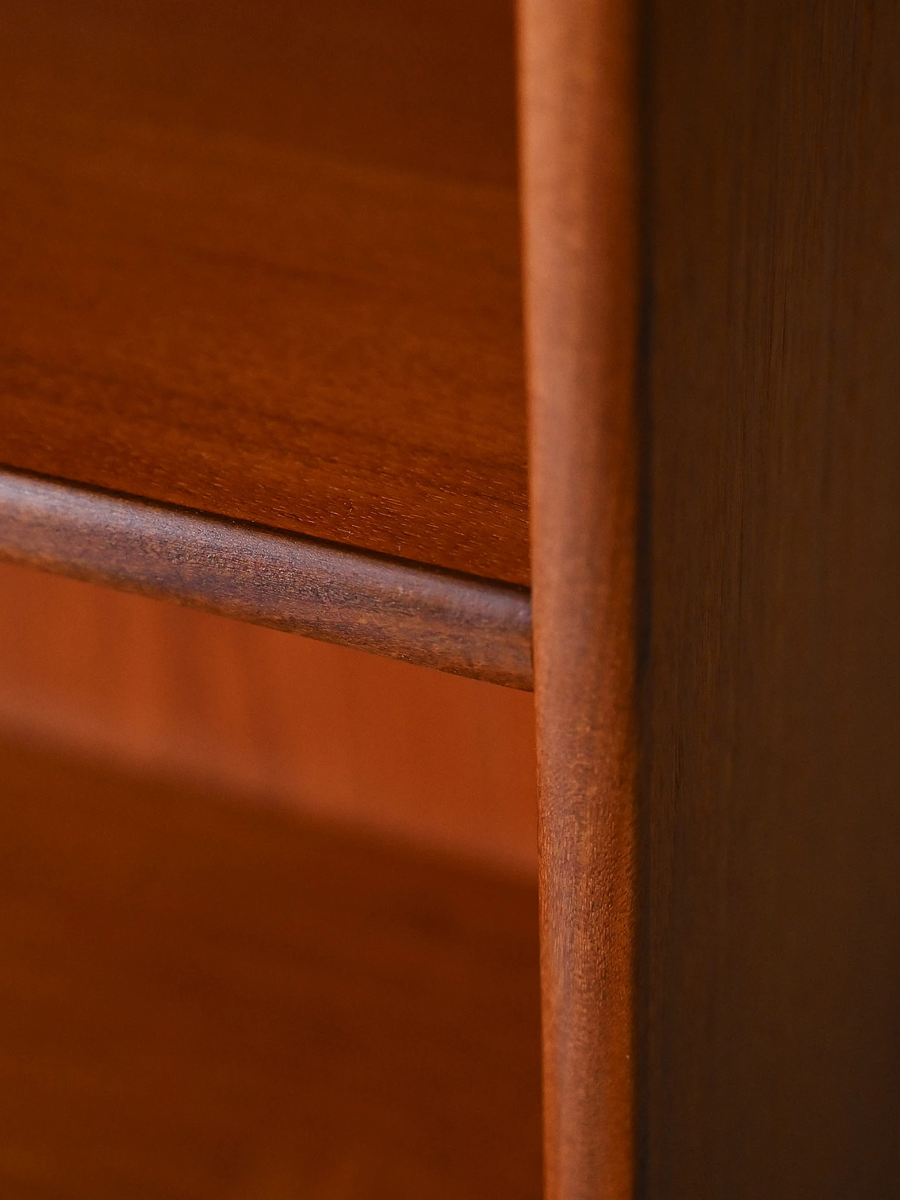 Libreria in teak con credenza ad ante, anni '60 8