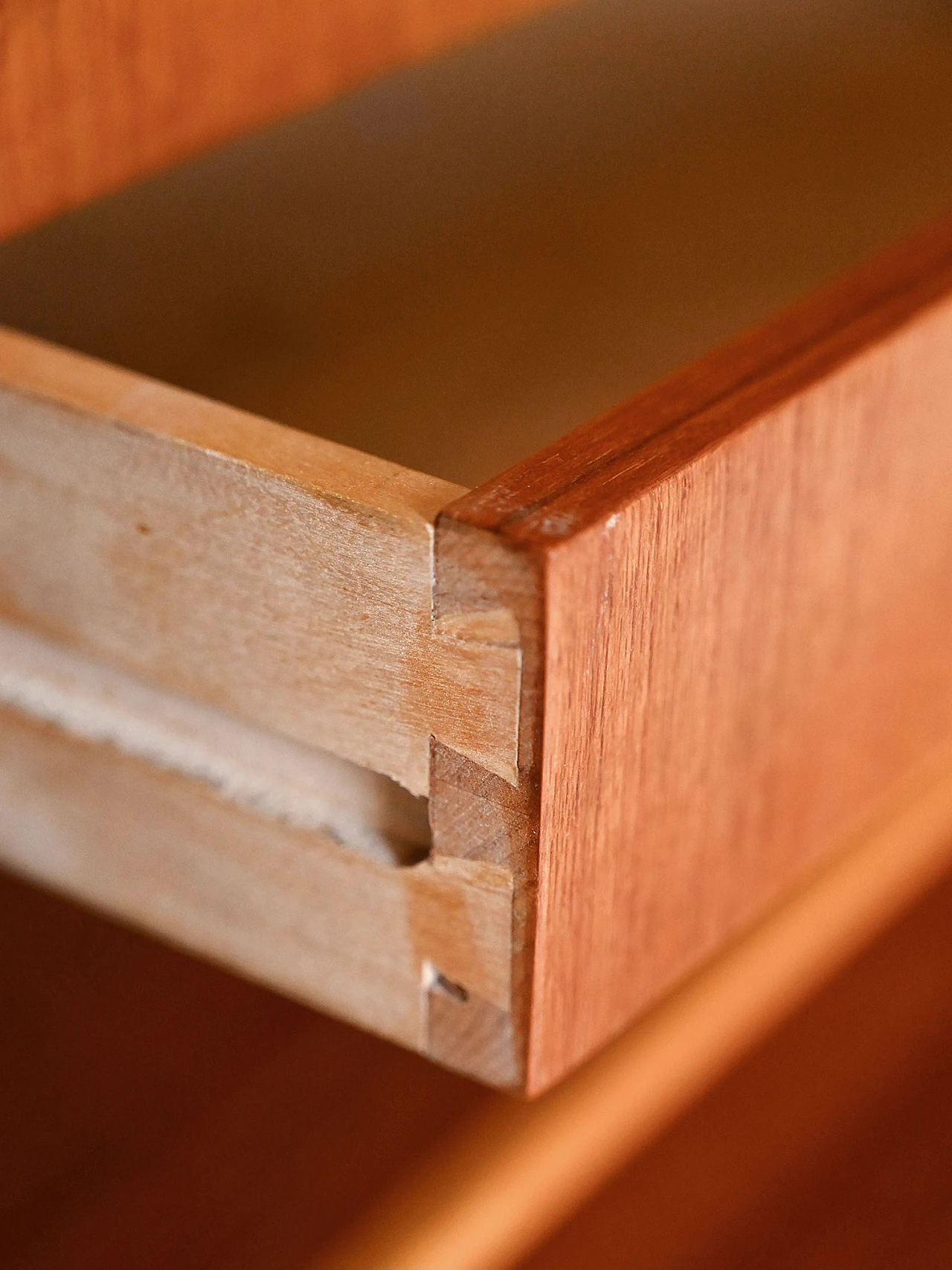 Libreria in teak con scrittoio e vano portaoggetti, anni '60 9