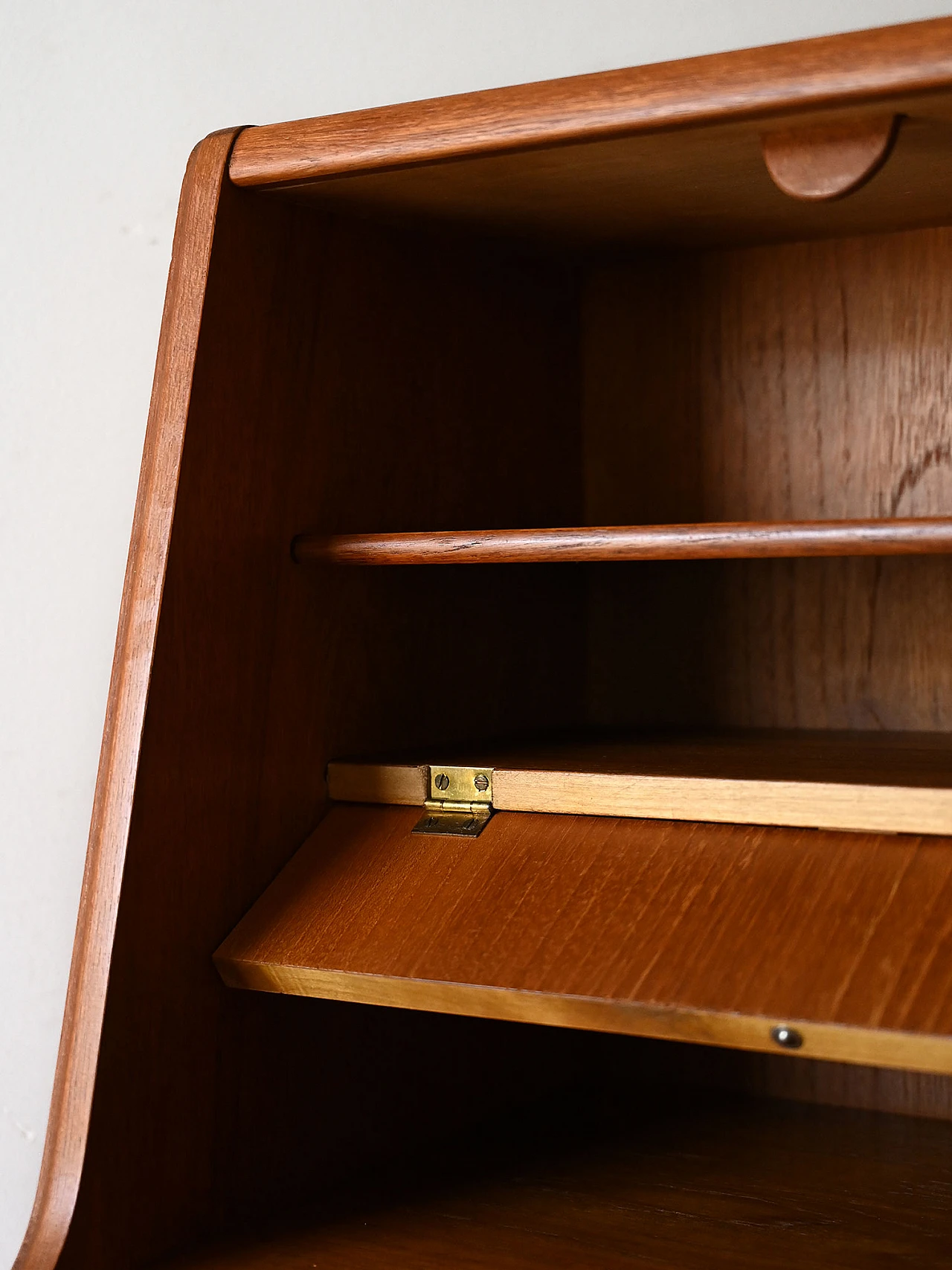 Secretaire danese in teak con scrittoio estraibile, anni '60 11